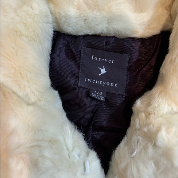 Women’s faux fur cropped shrug jacket - Picture 2 of 3